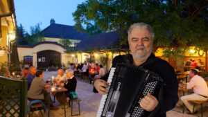Giorgio mit Wienerlied und Unterhaltung beim Heurigen